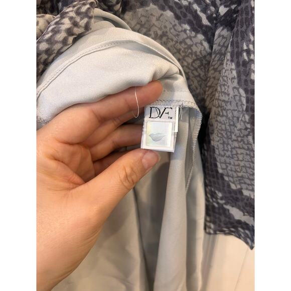 Diane von Furstenberg Fleurette Silk Chiffon Kaftan Dress Snakeskin Size 6 - Picture 9 of 10